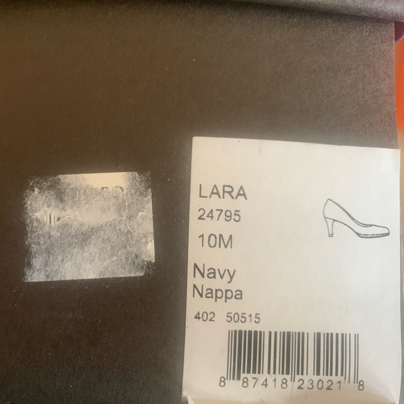 NEW in Box Corso Como “Lara” Leather Navy Blue Heels, Size 10M - Picture 6 of 8